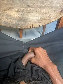 longuebitenoire971 online show from 02-20-26, 05:59