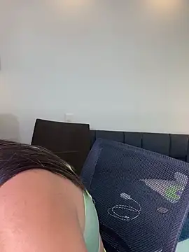 Snapshot of Hanna_Williams__ chatting on 02-12-26, 03:17 Hanna Williams online show from 02-12-26, 03:17