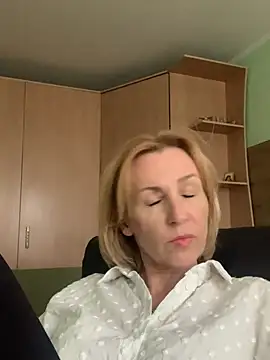 Snapshot of VeltaMur975 chatting on 02-14-26, 01:11 VeltaMur975 online show from 02-14-26, 01:11