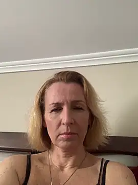 Snapshot of VeltaMur975 chatting on 02-15-26, 09:19 VeltaMur975 online show from 02-15-26, 09:19