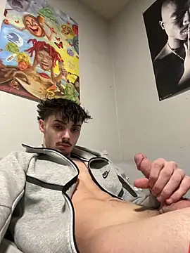 Snapshot of benriskey12 chatting on 02-12-26, 08:03 benriskey12 online show from 02-12-26, 08:03