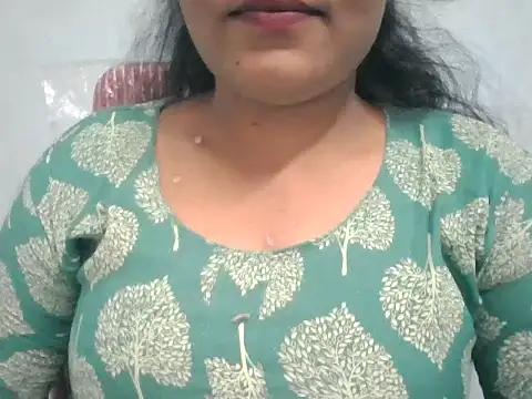 Snapshot of Rathi-priyaa chatting on 06-12-26, 05:38 Rathi-priyaa online show from 06-12-26, 05:38