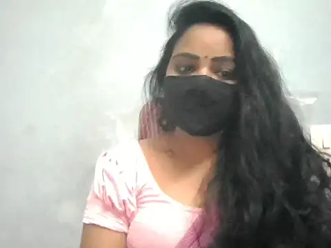 Snapshot of Rathi-priyaa chatting on 06-05-26, 05:23 Rathi-priyaa online show from 06-05-26, 05:23
