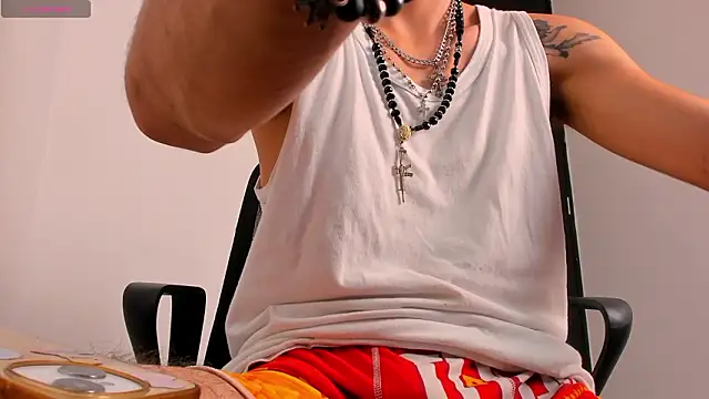 LovexJuxn8 online show from 02-12-26, 07:13