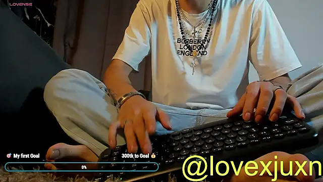 LovexJuxn8 online show from 03-14-26, 09:21