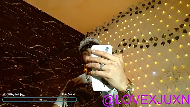 Snapshot of LovexJuxn8 chatting on 05-05-26, 01:19 LovexJuxn8 online show from 05-05-26, 01:19