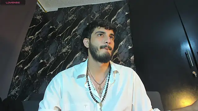 LovexJuxn8 online show from 03-23-26, 07:36