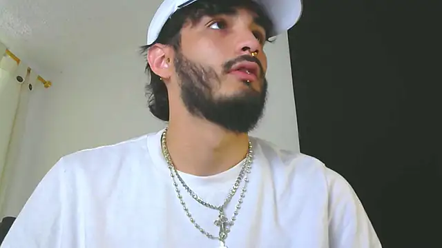 LovexJuxn8 online show from 02-18-26, 07:32