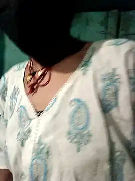 Snapshot of Desi_Couple_P chatting on 05-28-26, 02:45 Desi Couple P online show from 05-28-26, 02:45