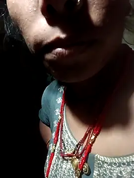 Snapshot of Desi_Couple_P chatting on 05-04-26, 03:15 Desi Couple P online show from 05-04-26, 03:15