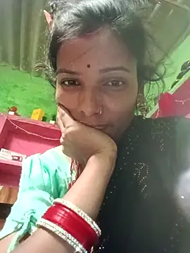 Snapshot of Desi_Couple_P chatting on 05-01-26, 04:12 Desi Couple P online show from 05-01-26, 04:12