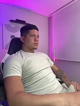  robertobaggioo online show from 04-12-26, 12:08