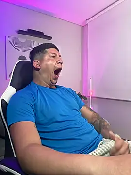  robertobaggioo online show from 04-11-26, 12:31