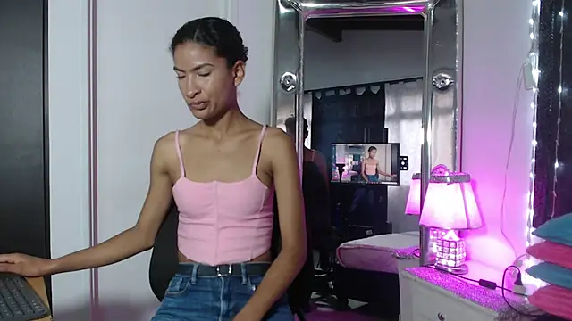 Snapshot of mailyn_gold chatting on 04-11-26, 11:47 mailyn gold online show from 04-11-26, 11:47