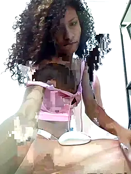 Snapshot of mailyn_gold chatting on 04-16-26, 01:56 mailyn gold online show from 04-16-26, 01:56