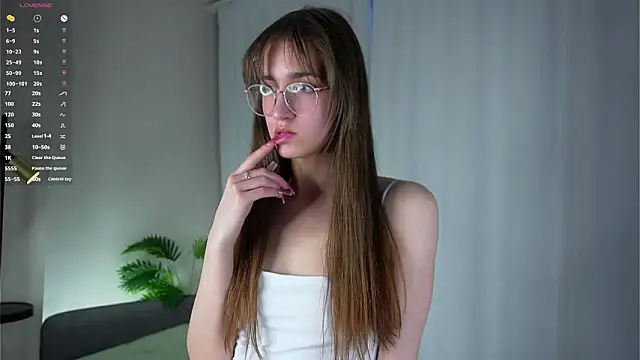 ClarineCasebolt online show from 03-08-26, 11:24