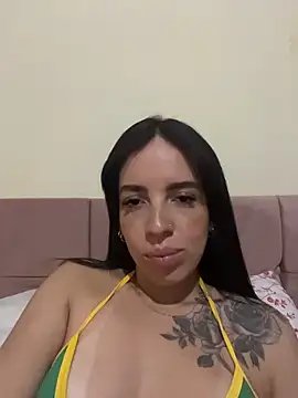 Snapshot of Larinhap chatting on 06-22-26, 01:11 Larinhap online show from 06-22-26, 01:11