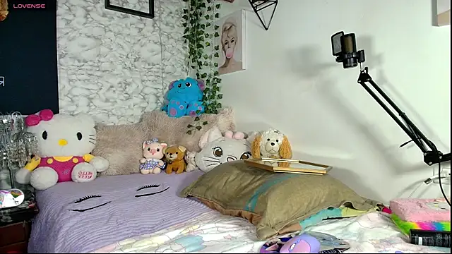 Snapshot of Yiyii chatting on 06-25-26, 12:43 Yiyii online show from 06-25-26, 12:43