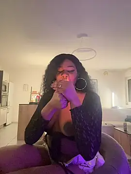 Snapshot of Blackrubiss chatting on 02-16-26, 09:02 Blackrubiss online show from 02-16-26, 09:02