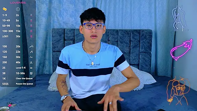 Snapshot of NicolasTorrez chatting on 06-12-26, 02:42 NicolasTorrez online show from 06-12-26, 02:42
