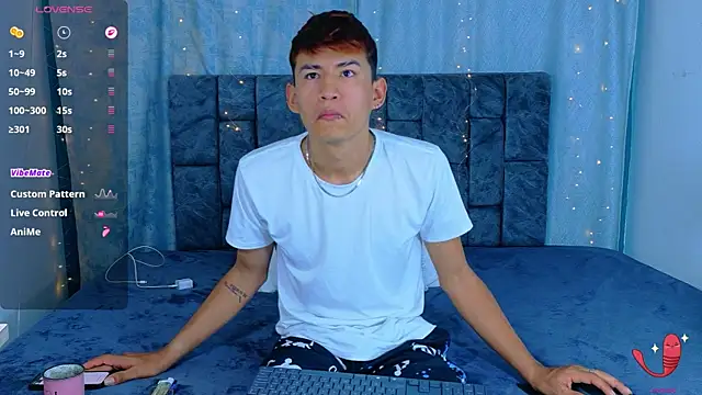 NicolasTorrez online show from 04-12-26, 08:28