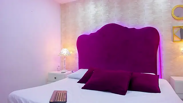 Snapshot of HollyOlson chatting on 02-12-26, 05:34 HollyOlson online show from 02-12-26, 05:34