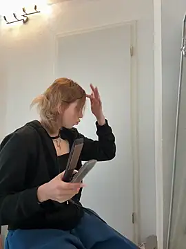 Milli-Kiss online show from 03-27-26, 01:12