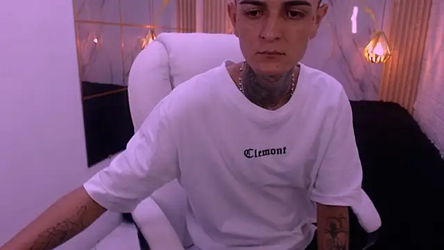 Snapshot of benjamin_anthony chatting on 02-17-26, 12:57 benjamin anthony online show from 02-17-26, 12:57