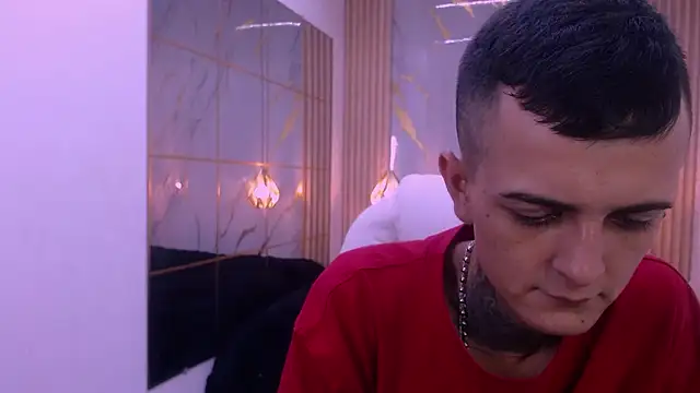 Snapshot of benjamin_anthony chatting on 02-16-26, 01:21 benjamin anthony online show from 02-16-26, 01:21