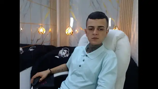 Snapshot of benjamin_anthony chatting on 02-19-26, 01:19 benjamin anthony online show from 02-19-26, 01:19