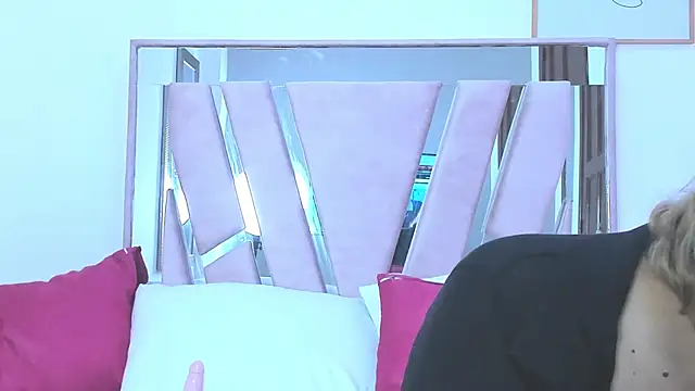 Snapshot of DariaLuca chatting on 03-27-26, 11:44 DariaLuca online show from 03-27-26, 11:44