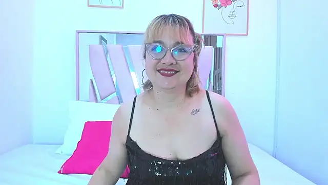 Snapshot of DariaLuca chatting on 04-15-26, 11:38 DariaLuca online show from 04-15-26, 11:38