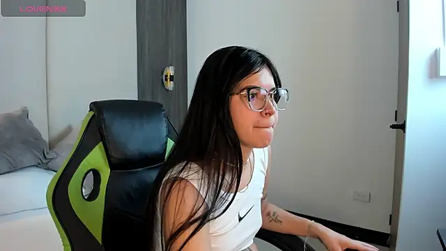 eva swan  online show from 04-15-26, 12:53