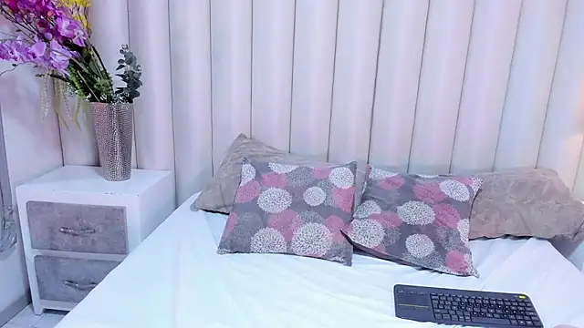 VanessaLanz online show from 04-23-26, 12:29