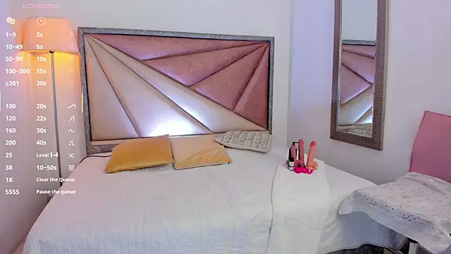 Snapshot of CatalinaBlaze chatting on 05-27-26, 12:42 CatalinaBlaze online show from 05-27-26, 12:42