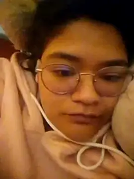 Snapshot of DarkReed chatting on 02-18-26, 04:43 DarkReed online show from 02-18-26, 04:43