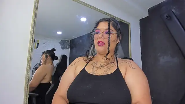 Snapshot of DarkReed chatting on 02-16-26, 05:06 DarkReed online show from 02-16-26, 05:06