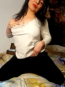 Snapshot of MadamBell chatting on 03-14-26, 03:18 MadamBell online show from 03-14-26, 03:18