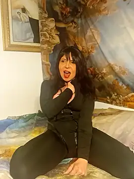 Snapshot of MadamBell chatting on 03-19-26, 04:40 MadamBell online show from 03-19-26, 04:40