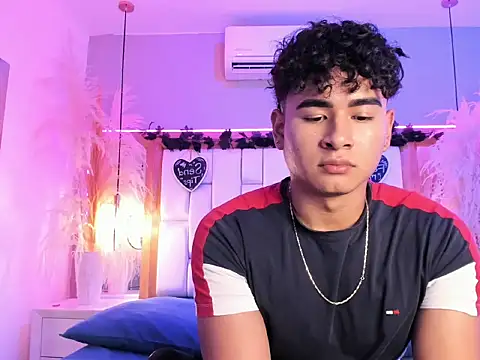 Snapshot of Bastixvontade chatting on 02-25-26, 12:33 Bastixvontade online show from 02-25-26, 12:33