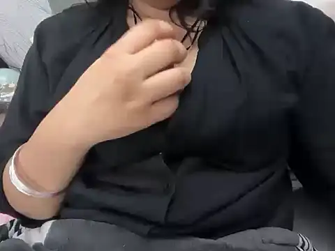 Snapshot of hugeindiantitties chatting on 02-25-26, 03:29 hugeindiantitties online show from 02-25-26, 03:29