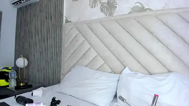 SarahRizof online show from 03-28-26, 05:08