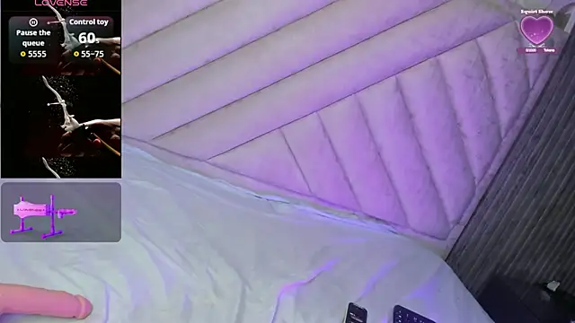 Snapshot of SarahRizof chatting on 02-15-26, 05:41 SarahRizof online show from 02-15-26, 05:41