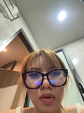 Alittleasaingirl online show from 04-15-26, 12:42