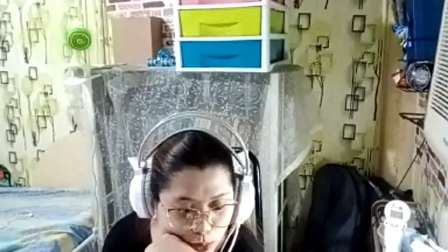 Snapshot of TennieReichow chatting on 04-06-26, 11:11 TennieReichow online show from 04-06-26, 11:11