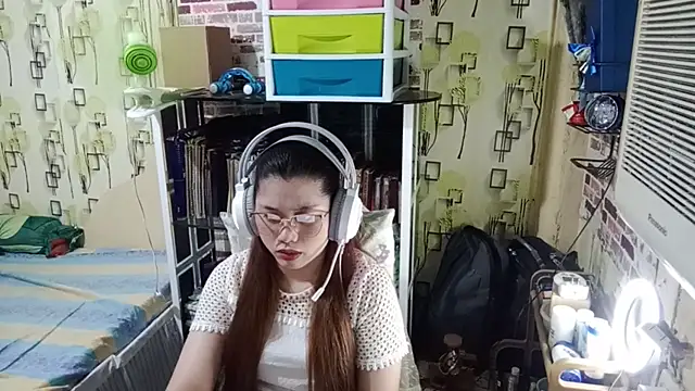 Snapshot of TennieReichow chatting on 03-31-26, 11:01 TennieReichow online show from 03-31-26, 11:01
