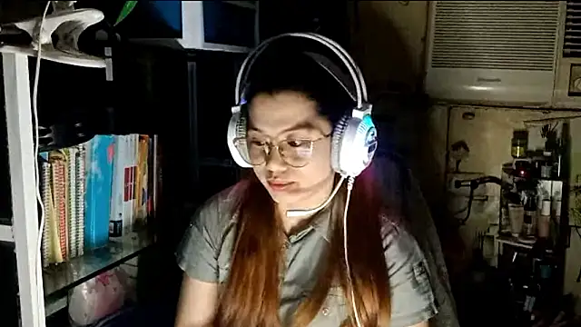Snapshot of TennieReichow chatting on 03-17-26, 10:07 TennieReichow online show from 03-17-26, 10:07