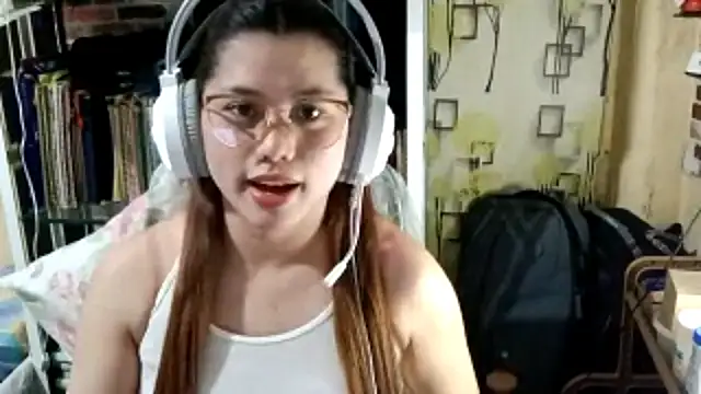 Snapshot of TennieReichow chatting on 03-24-26, 12:16 TennieReichow online show from 03-24-26, 12:16