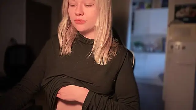 Snapshot of Leylia_Lily chatting on 03-04-26, 12:13 Leylia Lily online show from 03-04-26, 12:13