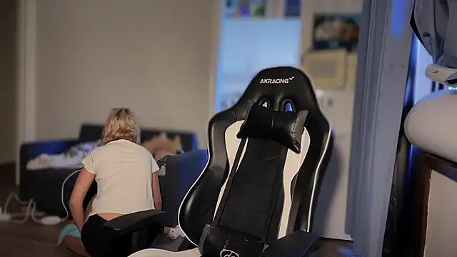 Snapshot of Leylia_Lily chatting on 03-05-26, 10:01 Leylia Lily online show from 03-05-26, 10:01